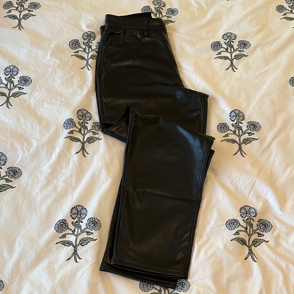 Abercrombie & Fitch The Ankle Straight Ultra High Rise Vegan Leather Pant